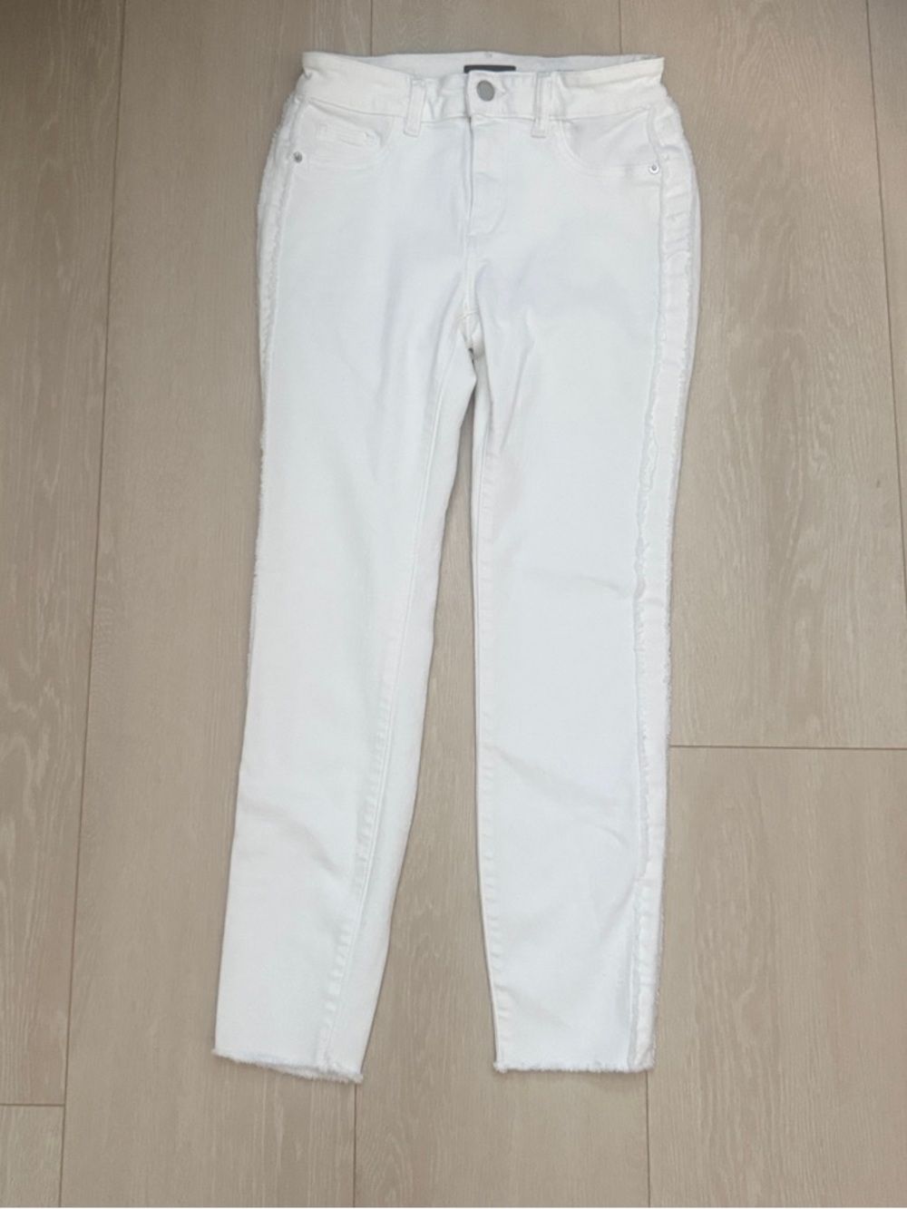 DL1961 White Florence Cropped Mid Rise Instasculpt Skinny Jeans with Raw Hem